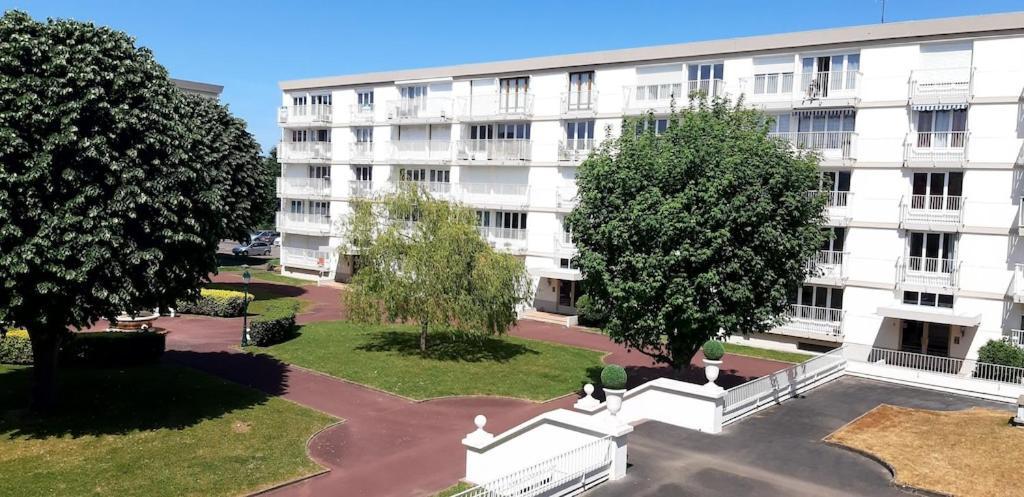 Apartamento Lumineux Idéalement Situé à Proximité De Musées équipements Sportifs Salle De Spectacle Commerces