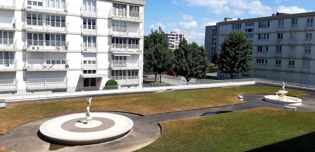 Lumineux Idéalement Situé à Proximité De Musées équipements Sportifs Salle De Spectacle Commerces * Caen